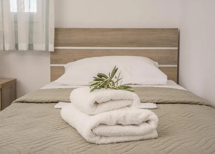 Leonidas Family Apartment 1
