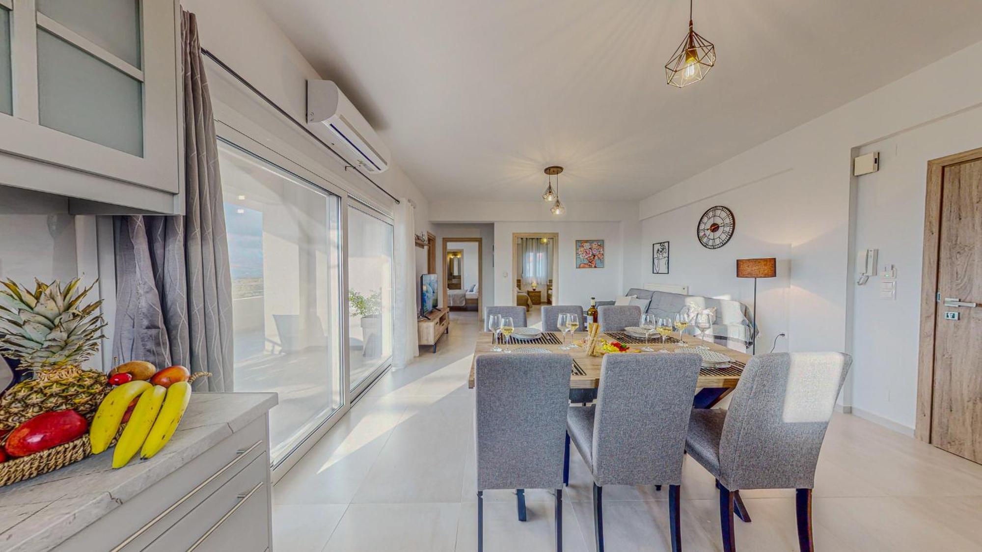 Leonidas Family 1 Apartment